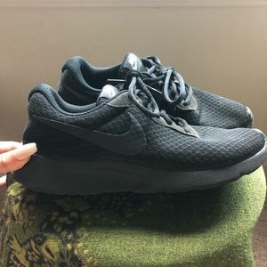 Women’s Nike Tanjuin Sneaker